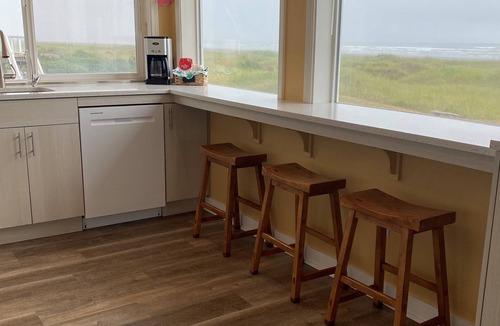 Moclips House | OCEANFRONT, PRIVATE BEACH ACCESS, MOCLIPS EAGLE'S NEST. HOT TUB, AMAZING VIEWS!