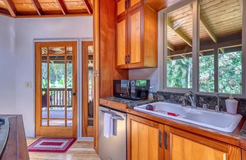Keaau House | Octagonal Rainforest Oasis Near Hilo & Volcano – 2BD/2BA