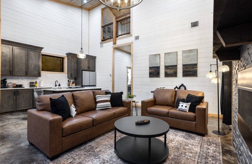 Pickens Cabin | Office Desk, Deck, Hot Tub, Fire Pit, Pets, Lost in Nature