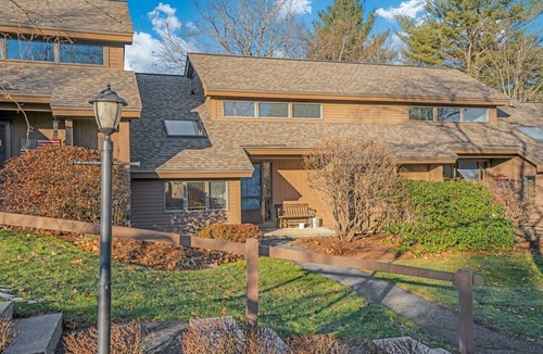 West Hartford Condo | On Golf Course, Views! Spacious! - Landmark 2C
