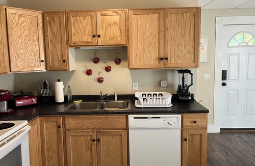 Barre Apartment | One bedroom Apt- Part of a triplex in Barre Vermont! Great Price!