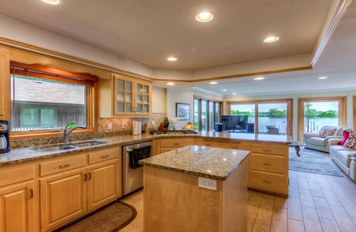 Minnetonka House | ONLY HOUSE FOR RENT ON WAYZATA BAY - COMPLETELY REMODELED - 5 BDR 4 Bath 6 TVs