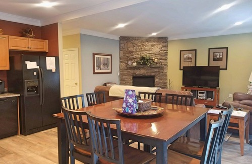 Lincoln House | Open concept, 2-level, AC/FP, wood view, deck, swim club. F132B by LRS