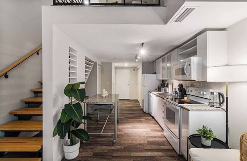 Downtown Cincinnati Apartment | OTR Stadium Loft with Pool & Gym