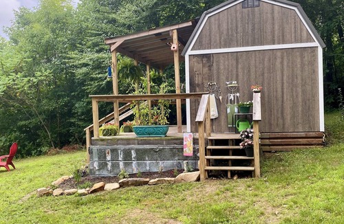 Glace Cabin | Our tiny, cozy cabin is the perfect relaxing spot to get away from it all!