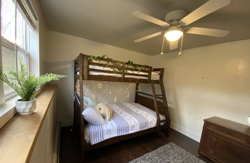 East Andover House | Over Andover Getaway! | 3.5 Bedrooms| Mountain View