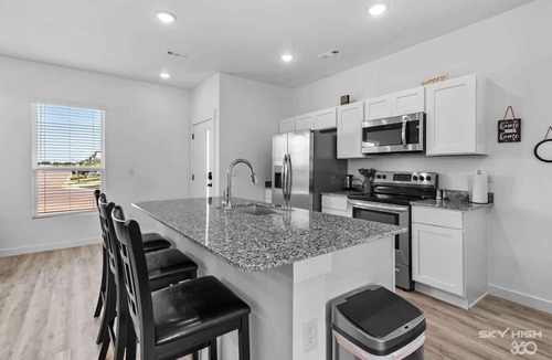Centerton House | Pacific Palace-2bed/2.5bath Home in Centerton