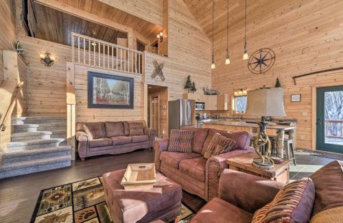 Hayward House | Paddle Ready Hayward Lake View Retreat with BBQ