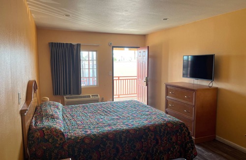 North Hills East Hotel | Palm Tree Inn