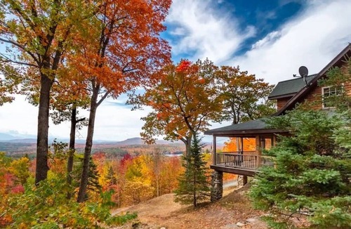 Lancaster House | Panoramic view of the White Mountains on 25 acres