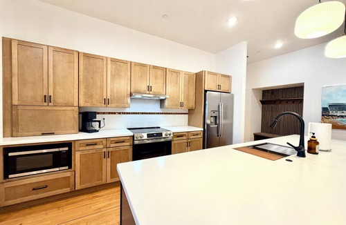 Traverse City Condo | Panoramic Views of TC in this Spacious 3 Bedroom Condo