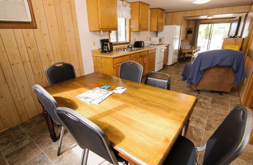 Richmond Cabin | Paradise, a 3BR lakefront cabin near the beach at Riverside Resort
