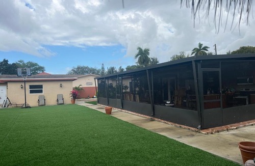 Golden Glades House | Paradise Oasis1