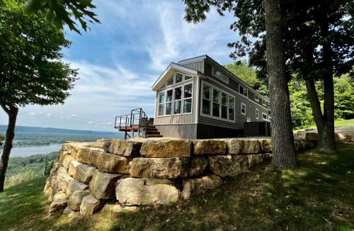 De Soto House | Paradise Point sleeps 4 Hot Tub