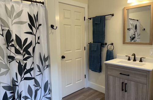 Underhill House | Peaceful 1-bedroom guesthouse with full kitchen in beautiful Vermont