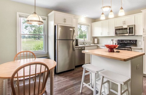 Edgewood House | Peaceful 2br/1ba Home with Golf Course View