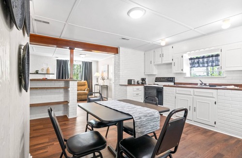 Buchanan Cabin | Peaceful 3BR Lakefront Cottage with Slip Included