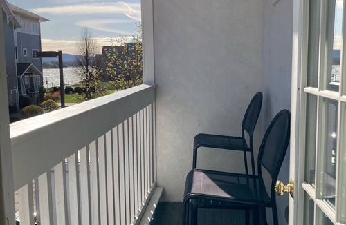 Alma Condo | Peaceful Condo in Wabasha with Beautiful River Bluff Views (Upper Unit)