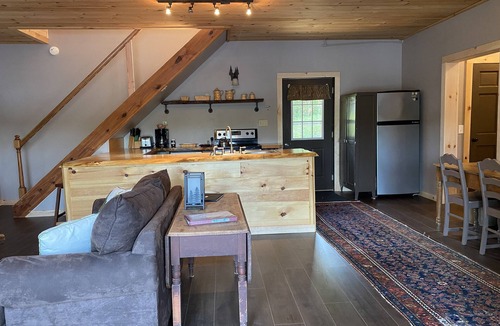 Russell Cabin | Peaceful Cottage on the Water ~ Sauna Cabin, Kayaks, SUP Board, Canoe & more!