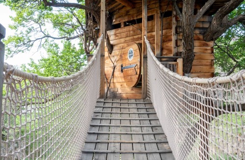 Canones House | Peaceful family/group home with private attached treehouse