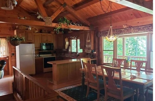 Grand Isle Cabin | Peaceful log home on lake Champlain with mooring