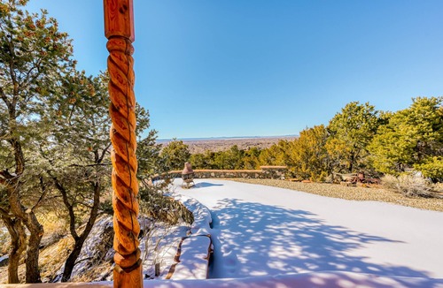 Taos House | Peaceful retreat with amazing mountain views, fireplaces & private hot tub