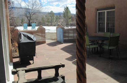 Taos House | Peaceful & Roomy - Very close walk (5 Blk) to Historic Plaza dining & shopping