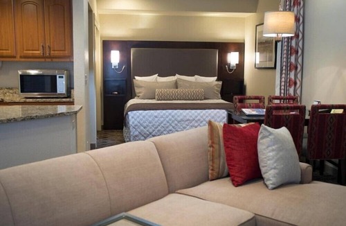 Arcadia Apartment | Peaceful Studio with Pool Ideal for Family Getaway