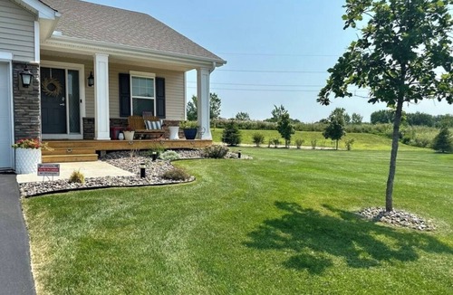 Lakeville House | Peaceful Zen Retreat with Private Space, Trails, & Easy Access to Airports