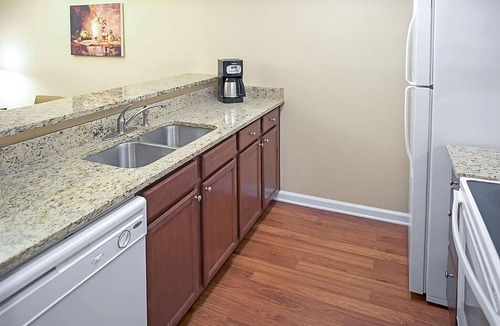 Berkeley Hotel | Perfect for Groups! 2 Units w/Full Kitchens, Seasonal Pool, Free Parking!