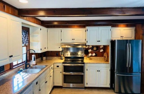 Mount Sunapee House | Perfect Lake or Mountain Getaway Less Than 5 Minutes Away