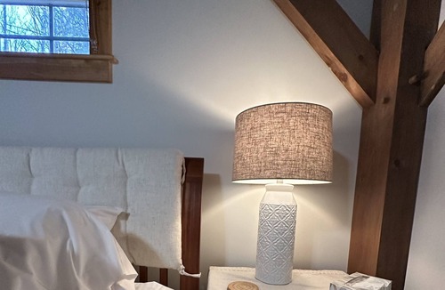 Fairfax Bed & Breakfast | Perfectly Vermont bed and breakfast w/ en suite bath- Hazelnut Room