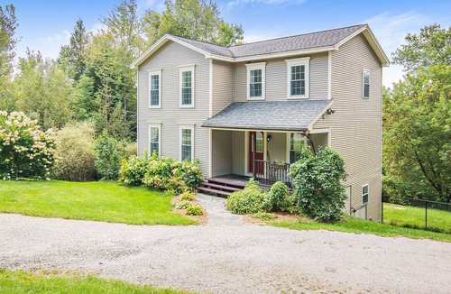 Jeffersonville House | Pet friendly- 10 mins to Smugglers Notch Resort