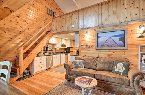 Saranac Lake Cabin | Pet-Friendly Adirondack Cabin w/On-Site Lake