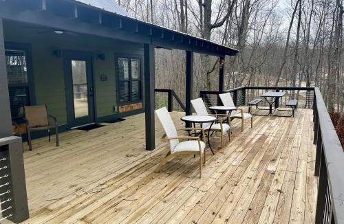 Monteagle House | Pet-Friendly Cabin with Private Deck and BBQ in Tennessee