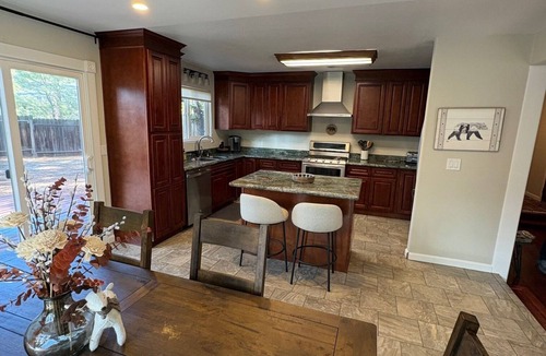 Acworth House | Pet friendly home near Heavenly with central air conditioning