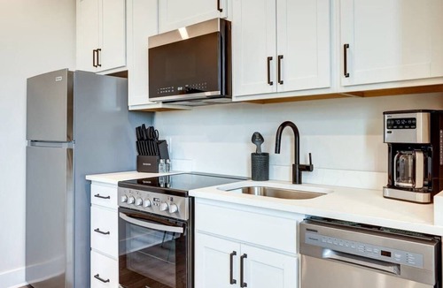 Belmont Condo | Pet-Friendly in Belmont near UVA & Downtown - #311