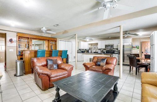 Lilburn Apartment | Pet-Friendly Lilburn Duplex w/Patio & Grills!