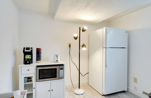 Spring Lake Park Apartment | Pet-Friendly Minneapolis Apt Near Shops & Dining!