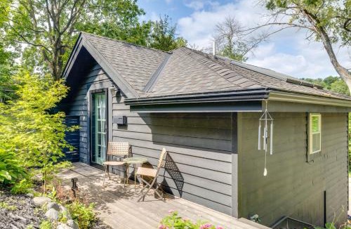 Bryn Mawr Apartment | Pet-Friendly Minneapolis Studio Walk to Lake!