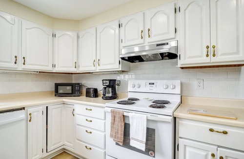 Port Henry Apartment | Pet-Friendly Port Henry Apartment: Walk to Water!