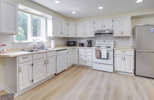 Port Henry Apartment | Pet-Friendly Port Henry Apartment: Walk to Water!