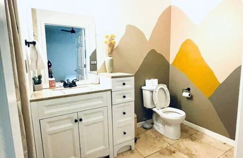 Nob Hill Villa | Pet Friendly! Private retreat in Nob Hill