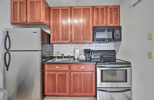 Wabasha Apartment | Pet-Friendly Retreat w/Deck: Steps to Marina!