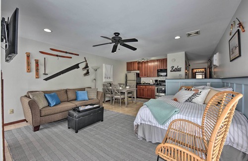 Wabasha Apartment | Pet-Friendly Retreat w/Deck: Steps to Marina!