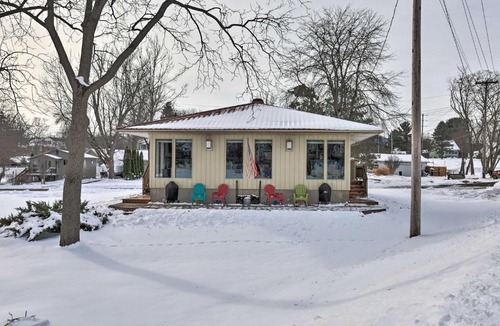 Wabasha Apartment | Pet-Friendly Retreat with Deck Steps to Marina!