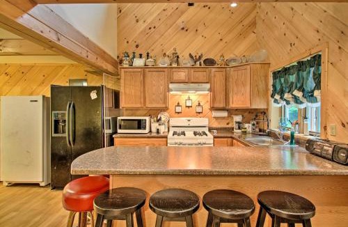 Rumney House | Pet-Friendly Rumney Cabin on Stinson Lake!