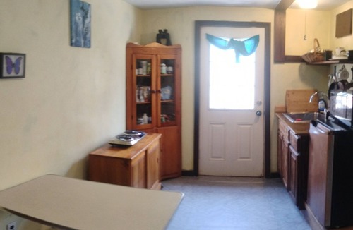 Pine Grove Mills House | pet friendly second story private apartment close to Penn State