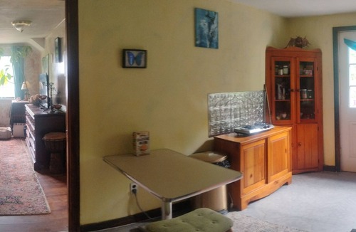 Pine Grove Mills House | pet friendly second story private apartment close to Penn State