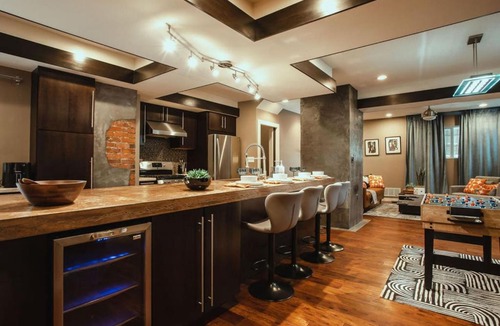 South Side Slopes Apartment | Pet-Friendly Southside Getaway - Sleeps 12